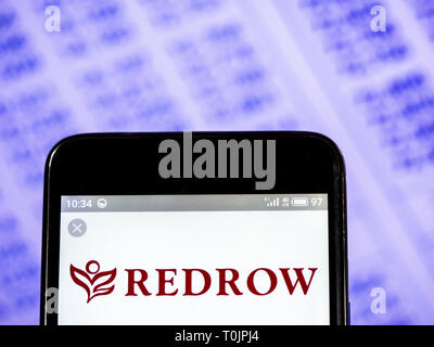 In der Ukraine. 20 Mär, 2019. Redrow plc Firmenlogo gesehen auf einem Smartphone angezeigt. Quelle: Igor Golovniov/SOPA Images/ZUMA Draht/Alamy leben Nachrichten Stockfoto