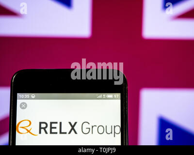 In der Ukraine. 20 Mär, 2019. Relx Group plc Firmenlogo gesehen auf einem Smartphone angezeigt. Quelle: Igor Golovniov/SOPA Images/ZUMA Draht/Alamy leben Nachrichten Stockfoto