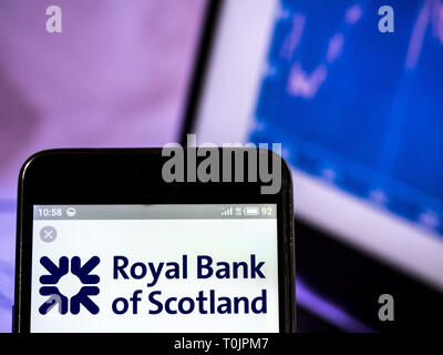In der Ukraine. 20 Mär, 2019. Die Royal Bank of Scotland plc Firmenlogo gesehen auf einem Smartphone angezeigt. Quelle: Igor Golovniov/SOPA Images/ZUMA Draht/Alamy leben Nachrichten Stockfoto