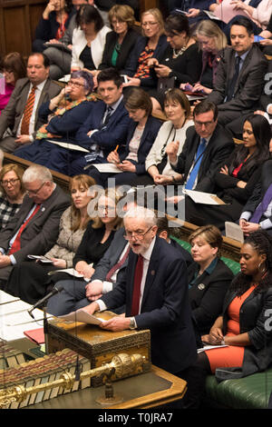 London, Großbritannien. 20 Mär, 2019. Jeremy Corbyn (Vorne), der Führer der britischen Labour Party, sorgt sich der Premierminister der Fragestunde im britischen Unterhaus in London, Großbritannien, am 20. März 2019. Der britische Premierminister Theresa May bestätigt Mittwoch, den sie in die Europäische Union geschrieben hat, die Großbritanniens Austritt aus der Union zu verzögern, bis zum 30. Juni. Credit: britische Parlament/Mark Duffy/Xinhua/Alamy leben Nachrichten Stockfoto