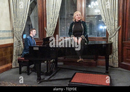 London, Großbritannien. 20 Mär, 2019. London, England. Dilly Keane, Layla Moran und Siobhan Benita besuchen Orpington Empfang in David Lloyd George Zimmer im Nationalen Liberalen Club. Credit: Peter Hogan/Alamy leben Nachrichten Stockfoto