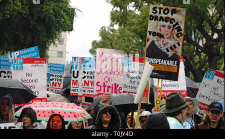 Mitglied der Universität professionelle und technische Angestellte im Streik an der UCLA Stockfoto