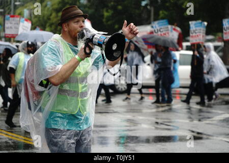 Mitglied der Universität professionelle und technische Angestellte im Streik an der UCLA Stockfoto