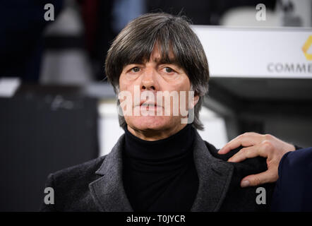 Wolfsburg, Deutschland. 20 Mär, 2019. Deutschlands Trainer Joachim Löw reagiert vor einem internationalen Freundschaftsspiel zwischen Deutschland und Serbien in Wolfsburg, Deutschland, 20. März 2019. Credit: Kevin Voigt/Xinhua/Alamy leben Nachrichten Stockfoto