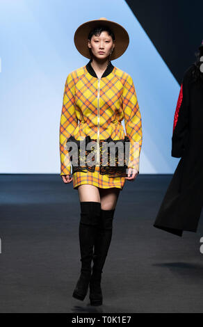 Seoul, Südkorea. 20 Mär, 2019. Ein model präsentiert eine Kreation der grossen Park während der Fashion Week 2019 Seoul in Seoul, Südkorea, 20. März 2019. Quelle: Xinhua/Alamy leben Nachrichten Stockfoto