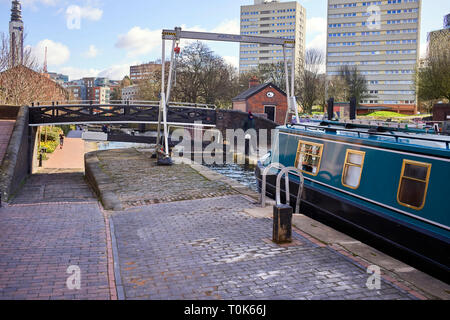 15-04 Eingabe sperren Nummer eins an Cambrian Wharf an einem kalten Wintermorgen Stockfoto