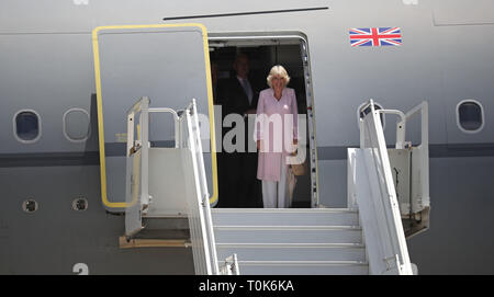 Die Herzogin von Cornwall kommt an Argyle International Airport, in St. Vincent und die Grenadinen am Anfang eines Tages zur Besichtigung mit dem Prinzen von Wales auf der karibischen Insel. Stockfoto