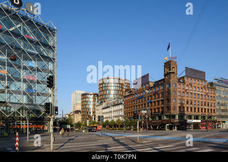 Kopenhagen. Dänemark. Schnittpunkt der Vesterbrogade und H.C. Andersens Blvd. Wichtigsten Gebäude l-r; Industriens Hus, SAS Hotel, Axel Towers, und der Stockfoto