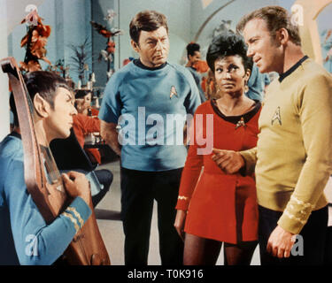 STAR TREK, Leonard Nimoy, DEFOREST KELLEY, Nichelle Nichols, William Shatner, 1966 Stockfoto