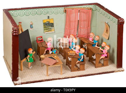 Spielzeug, Puppenhaus, klasse Mädchen, Schülerinnen im Klassenzimmer, mit original Puppen aus den 50er Jahren, Deutschland, ca. 1955,- Additional-Rights Clearance-Info - Not-Available Stockfoto