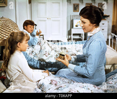 KAREN DOTRICE, MATTHEW GARBER, Julie Andrews, MARY POPPINS, 1964 Stockfoto