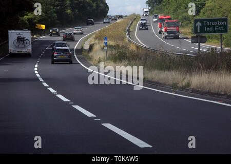 Der Verkehr auf der A303 Dual Carriageway England Stockfoto