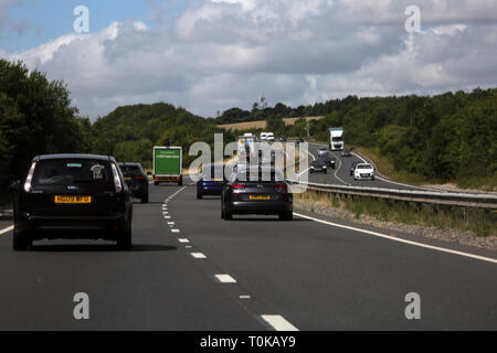 Der Verkehr auf der A303 Dual Carriageway England Stockfoto