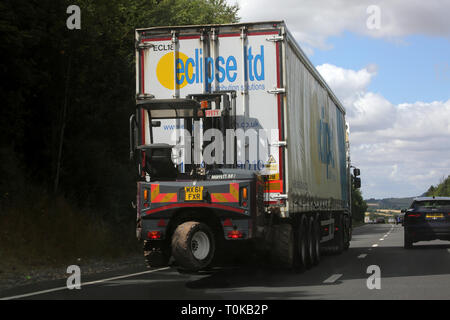 Lastwagen auf der A303 Trunk Road England Stockfoto