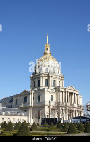 Les Invalides, formell das Hôtel National des Invalides, oder auch als Hôtel des Invalides, ist ein Komplex von Gebäuden im 7. arrondissement von Paris Stockfoto