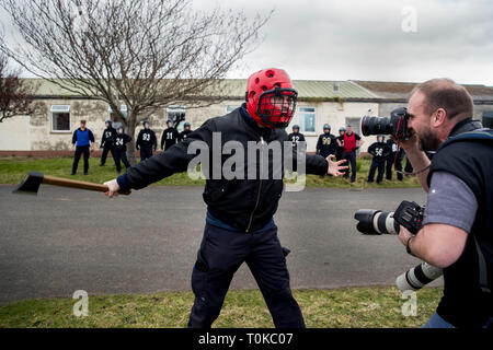 Mitglied der Garda Siochana während einer öffentlichen Bestellung Ausbildung Übung in Gormanston Army Camp, Co Meath, Irland. Stockfoto