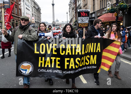 März und Demonstration gegen Rassismus Antirassismus Protest durch London Stockfoto