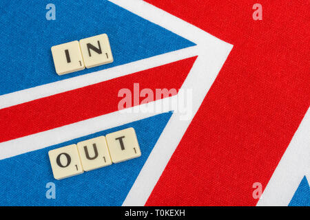 Union Jack mit In/Out Brexit Motiv, in Bezug auf die In oder Verlassen der EU bleiben, und das Abbrechen Brexit Petition. Stockfoto