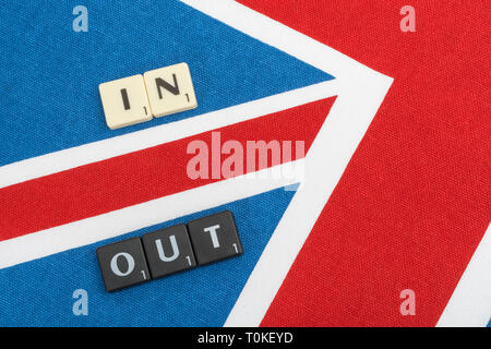 Union Jack mit In/Out Brexit Motiv, in Bezug auf die In oder Verlassen der EU bleiben, und das Abbrechen Brexit Petition. Stockfoto