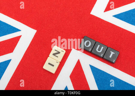 Union Jack mit In/Out Brexit Motiv, in Bezug auf die In oder Verlassen der EU bleiben, und das Abbrechen Brexit Petition. Stockfoto