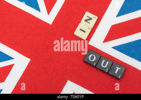 Union Jack mit In/Out Brexit Motiv, in Bezug auf die In oder Verlassen der EU bleiben, und das Abbrechen Brexit Petition. Stockfoto