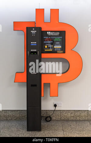 Bitcoin ATM Maschine in Trinity Center, ein Einkaufszentrum in Aberdeen, Schottland, Großbritannien Stockfoto