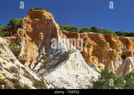 Praia da Falésia (Praia do Barranco das belharucas), Vilamoura, Quarteira, Faro, Algarve, Portugal Stockfoto