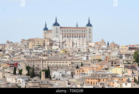 TOLEDO - SPANIEN - Feb 20, 2019: Der Alcázar von Toledo ist eine steinerne Festung im höchsten Teil von Toledo, Spanien. Einmal als Roman Palace in verwendet Stockfoto