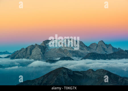 Blick vom Rifugio Lagazuoi (2752 m) an der Marmolada, Dolomiten, Cortina d'Ampezzo, Italien Stockfoto