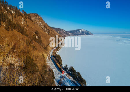 Transsibirische Eisenbahn am Baikalsee, Russland Stockfoto