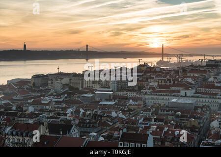 Blick vom Castelo de São Jorge in Lissabon, Sonnenuntergang, Portugal Stockfoto