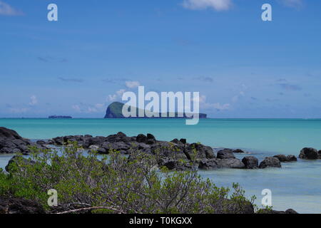 Coin de Mire, Mauritius von der Küste von Grande Gaube Stockfoto