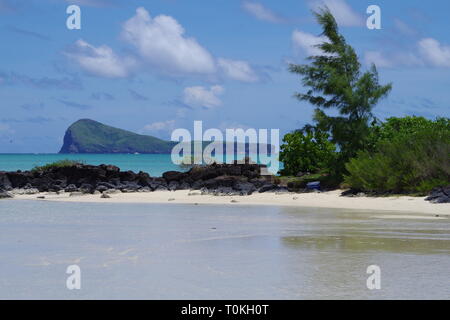 Coin de Mire, Mauritius von der Küste von Grande Gaube Stockfoto