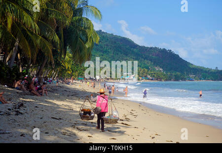 Bin strandverkäuferin Strand Lamai, Koh Samui, Golf von Thailand, Thailand | Strand Anbieter am Lamai Beach, Koh Samui, Golf von Thailand, Thailand Stockfoto