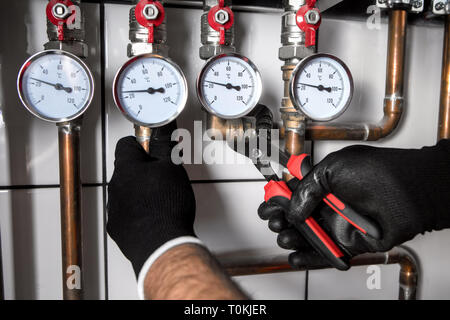 Klempner Befestigung Zentralheizung Stockfoto