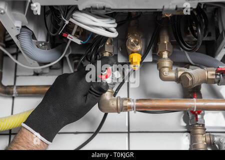 Heimwerker mit einem Tools, Elektriker, Klempner an Arbeitnehmer Arbeitnehmer Stockfoto