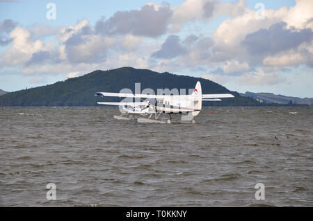 Floatplanes vulkanischen Air, vulkanischen Air Safaris, schwimmend auf den Lake Rotorua, Bay of Plenty, Neuseeland.de Havilland Canada DHC-3 Otter Stockfoto