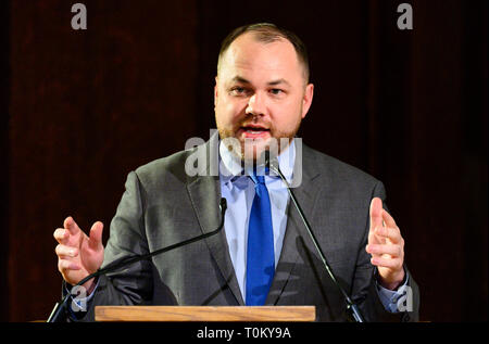 Corey Johnson, Sprecher des New York City Council, an der Green New Deal Rechenschaftspflicht Forum gehalten an der Gesellschaft für ethische Kultur in New York City. Stockfoto