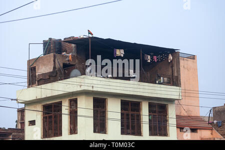 Armen Indischen Slums der Stadt. Das Leben der Menschen in Indien und ihre Kultur und Traditionen Stockfoto