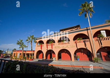 Die Vorderansicht des berühmten Hotel California, in der kleinen Stadt von Todos Santos, in Baja, Kalifornien Stockfoto
