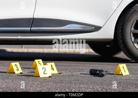 ID-Zelte am Tatort nach Schießerei Stockfoto