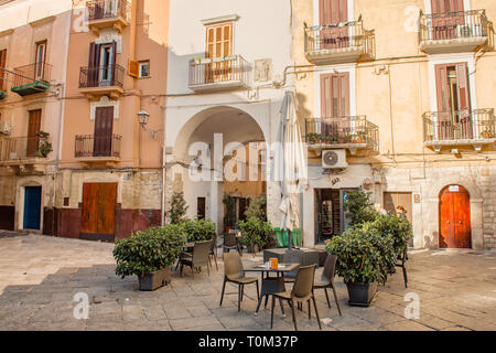 Rom, Italien, 07. November 2018: Italienische außerhalb Straße Häuser mit niemand auf der Straße im historischen Zentrum der Stadt. Stockfoto