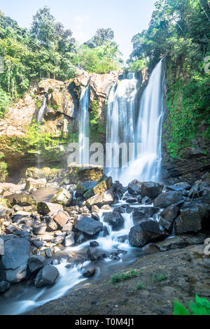 Lange Belichtung des Oberen Nauyaca Wasserfällen in der Nähe von Dominical in Costa Rica. Stockfoto