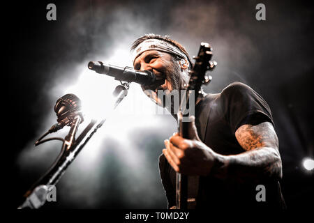 Norwegen, Oslo - März 17., 2019. Die US-amerikanische Rockband Godsmack führt ein Live Konzert in Oslo Spektrum in Oslo. Hier Sänger und Gitarrist Sully Erna ist live auf der Bühne gesehen. (Foto: Gonzales Foto - Terje Dokken). Stockfoto