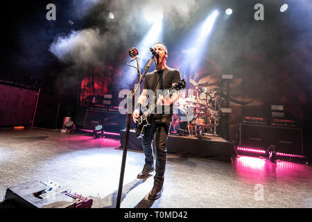 Norwegen, Oslo - März 17., 2019. Die US-amerikanische Rockband Godsmack führt ein Live Konzert in Oslo Spektrum in Oslo. Hier Sänger und Gitarrist Sully Erna ist live auf der Bühne gesehen. (Foto: Gonzales Foto - Terje Dokken). Stockfoto