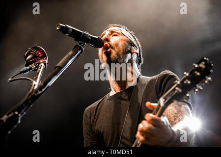 Norwegen, Oslo - März 17., 2019. Die US-amerikanische Rockband Godsmack führt ein Live Konzert in Oslo Spektrum in Oslo. Hier Sänger und Gitarrist Sully Erna ist live auf der Bühne gesehen. (Foto: Gonzales Foto - Terje Dokken). Stockfoto