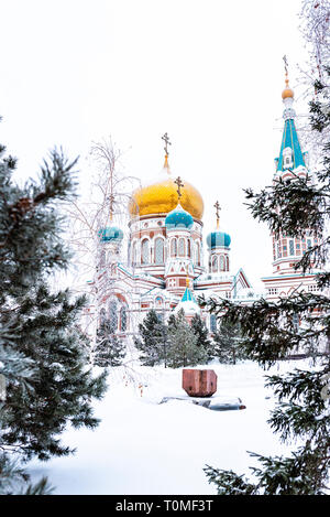 Kathedrale im Winter, Omsk, Sibirien, Russland Stockfoto