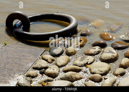 Liegeplatz ring, Saône, Fontaine-sur-Saone, Frankreich Stockfoto