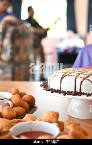 Nahaufnahme - Geburtstag Party Food [Seite Winkel] Stockfoto
