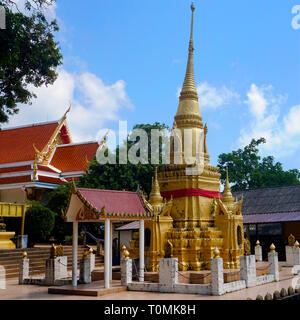 Goldenen Chedi, Pagode in Rot Tempel, Wat Ratchathammaram oder Wat Sila Ngu Tempel, Koh Samui, Surat Thani, Golf von Thailand, Thailand Stockfoto